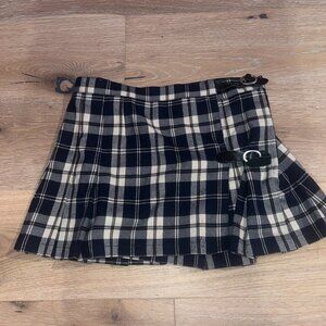 brandy melville pleated skirt
